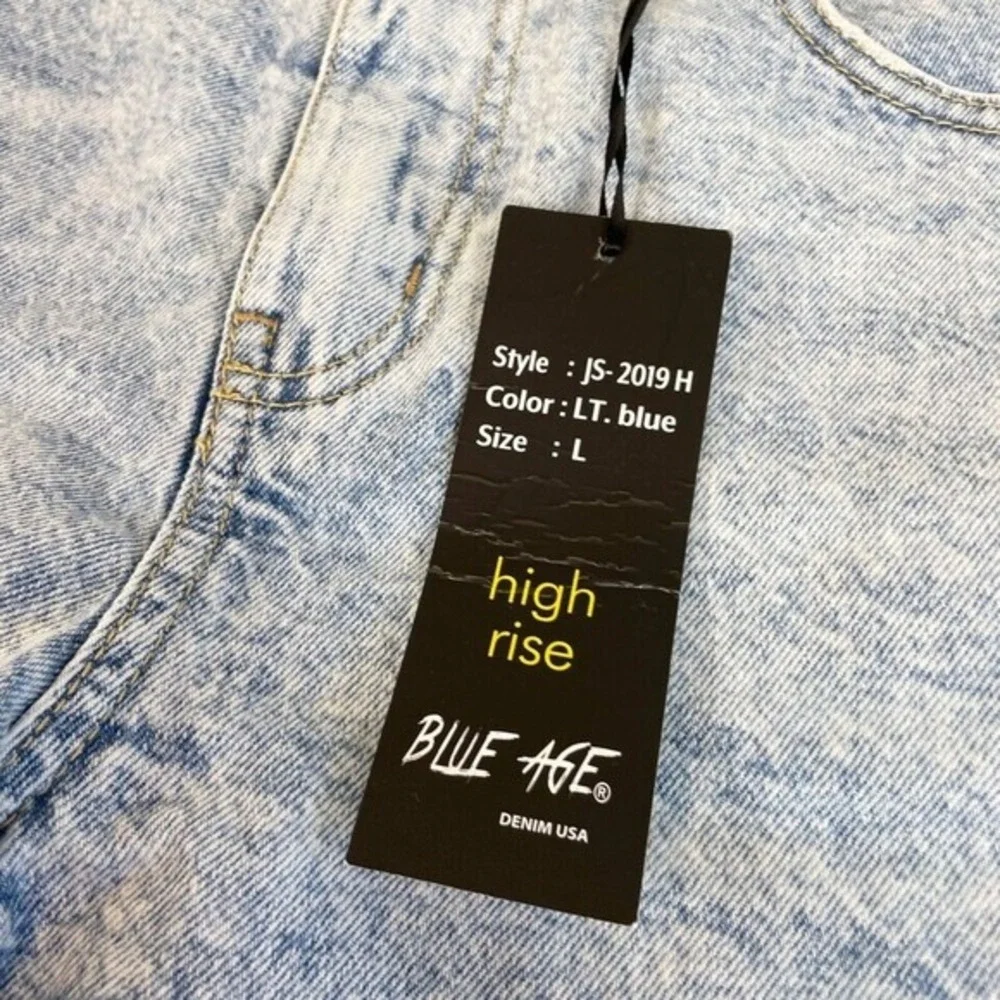Blue Age High Rise Cut‎ Off Shorts Womens Size L Blue Light Denim Raw Hem NEW